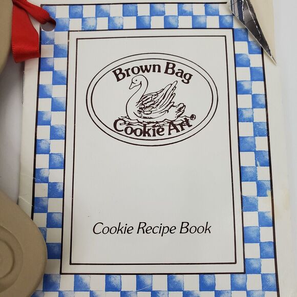 Brown Bag Cookie Art Stoneware Mold Santa Sleigh Design Recipe Booklet VTG 1993 - Picture 4 of 7